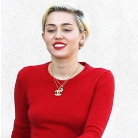 ❣️SOLD❣️Chanel Matte Gold CC necklace - Picture 7 of 8